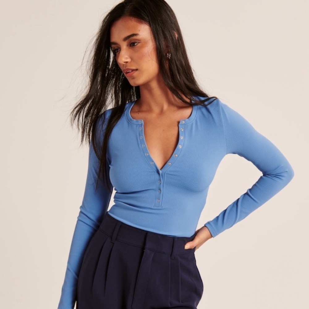 NWT Abercrombie Long-Sleeve Seamless Rib Fabric Henley XS Blue